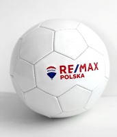 Piłka nożna z logo RE/MAX